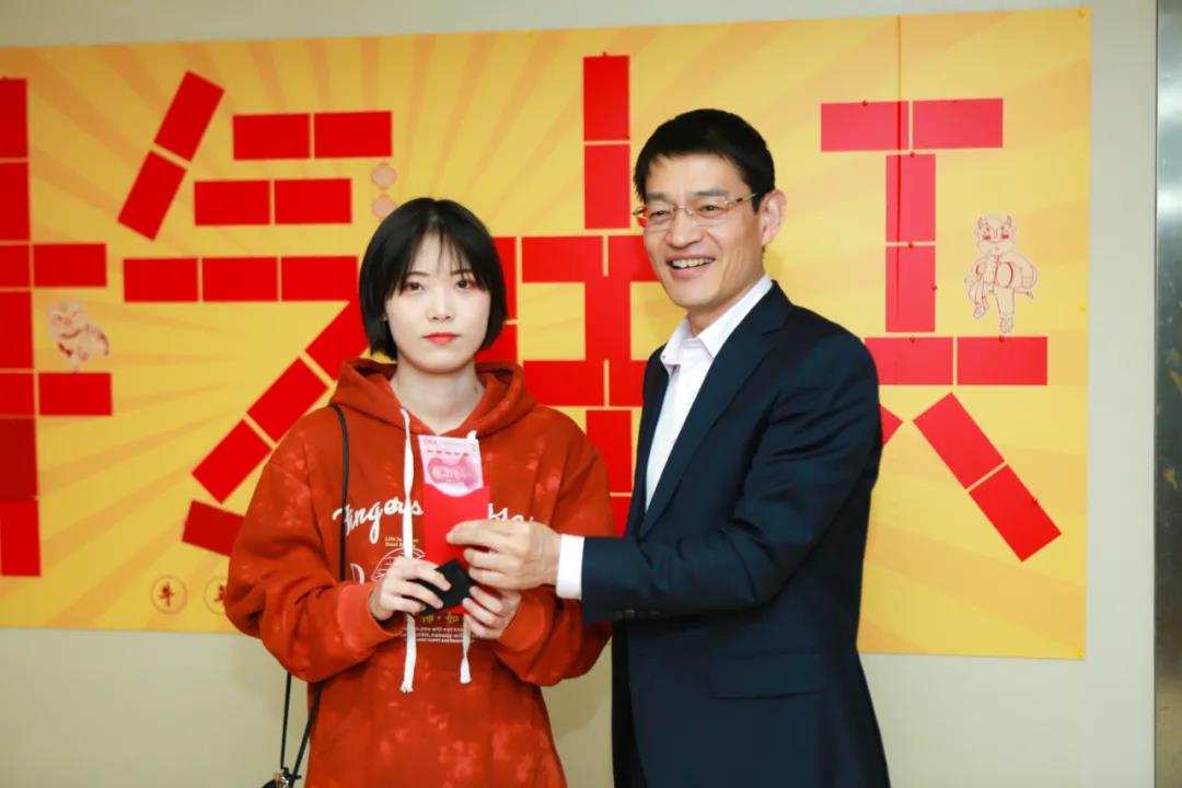 社科賽斯：羨慕！社科賽斯考研為員工們發放開年紅包！