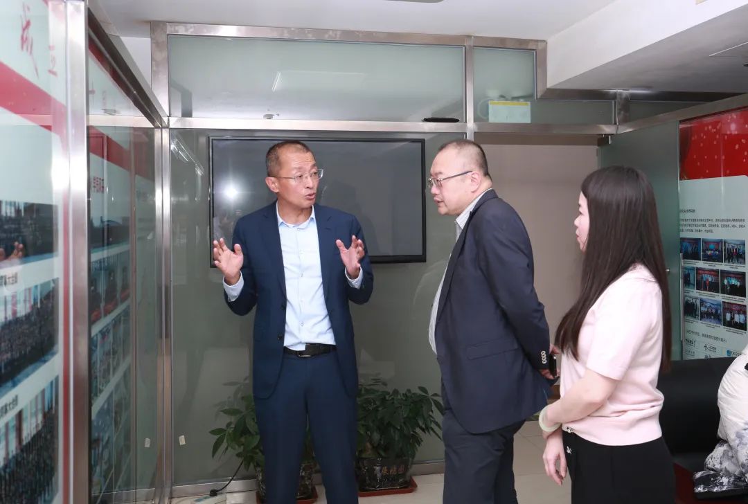 熱烈歡迎法國布雷斯特商學院校長沈岱博士、Clovitis中國辦公室負責人劉彥麟一行來訪社科賽斯！